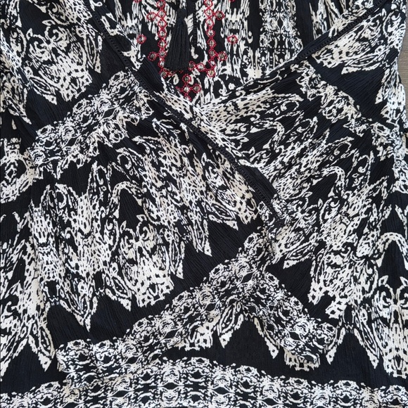 Soft Surroundings black ikat crinkle gauze tunic blouse with sequins - Picture 4 of 7